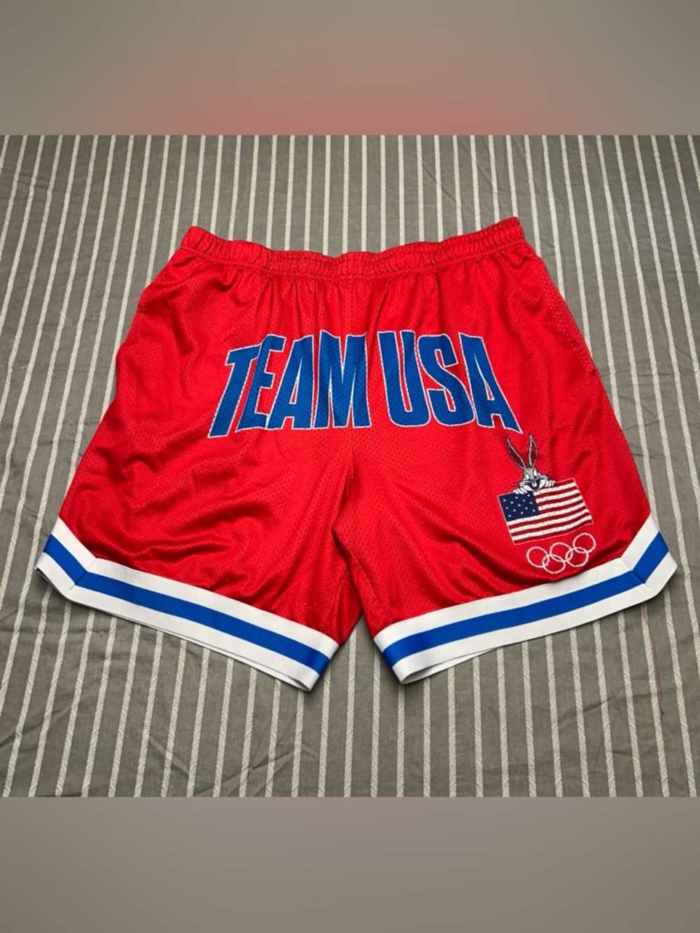 Looney Tunes Team USA Shorts Mens XL Red Bugs Bunny Olympics Basketball Cartoon
